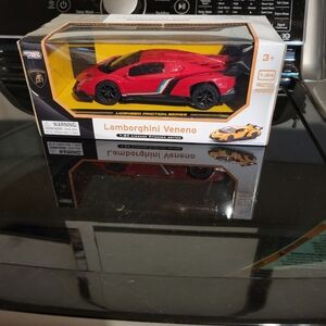New And Sealed Lamborghini Veneno Red 1:24 Scale Friction Car